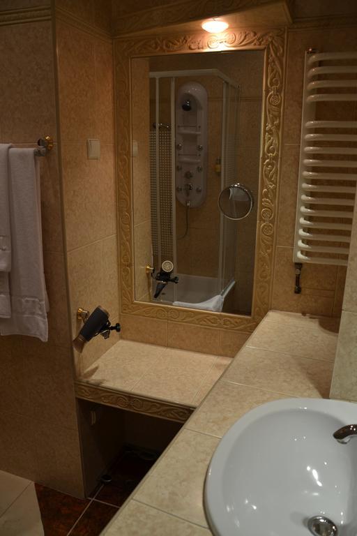 Hotel Bristol Tarnów Habitación foto